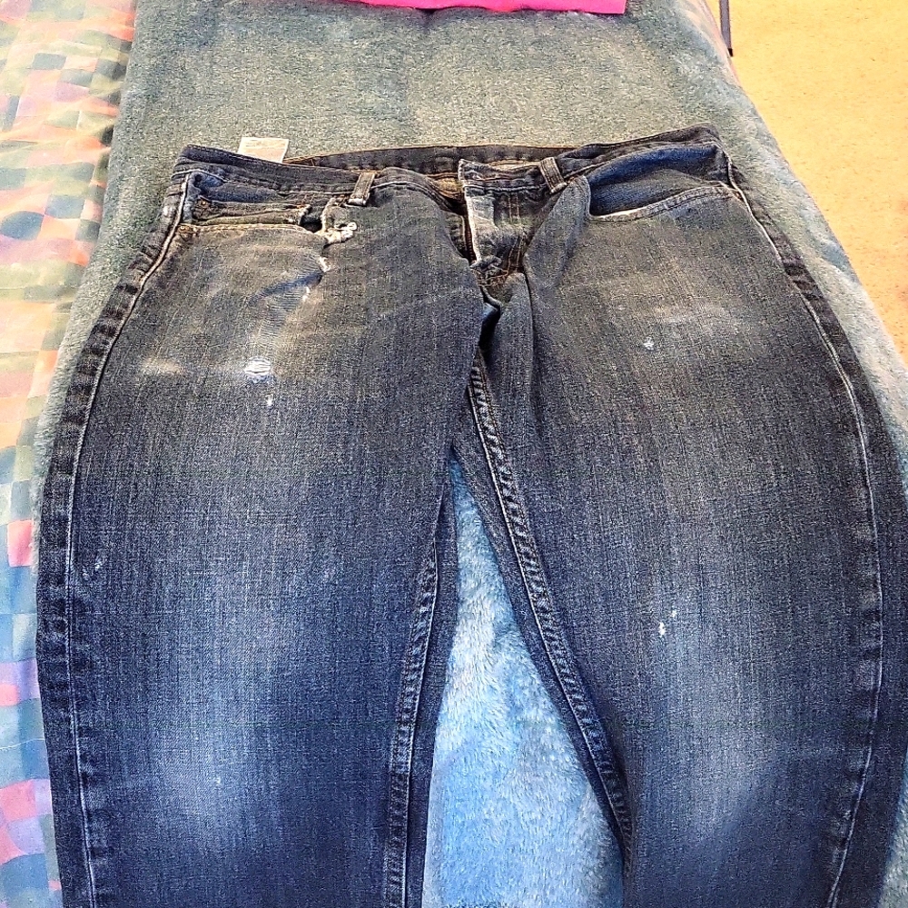 Distressed Levi's 559 jeans. 34/32